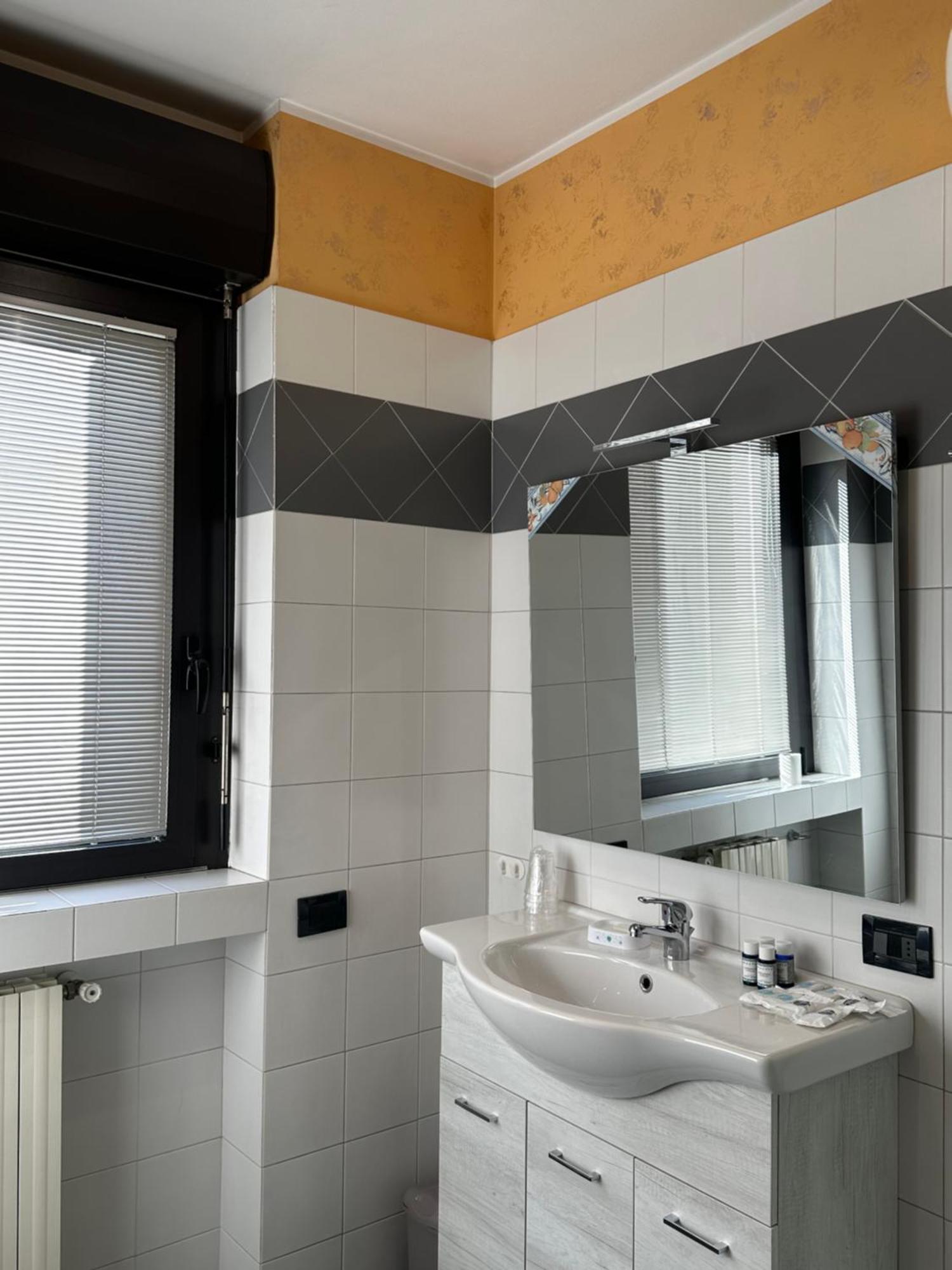 Melannie'S Apartment Bergamo Bagian luar foto